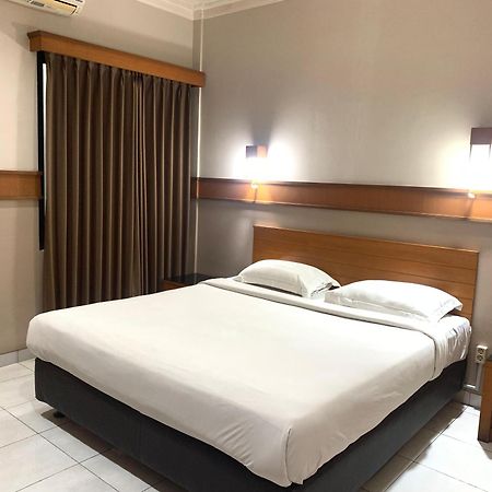 Hotel Caravan Tanah Abang Джакарта Екстериор снимка