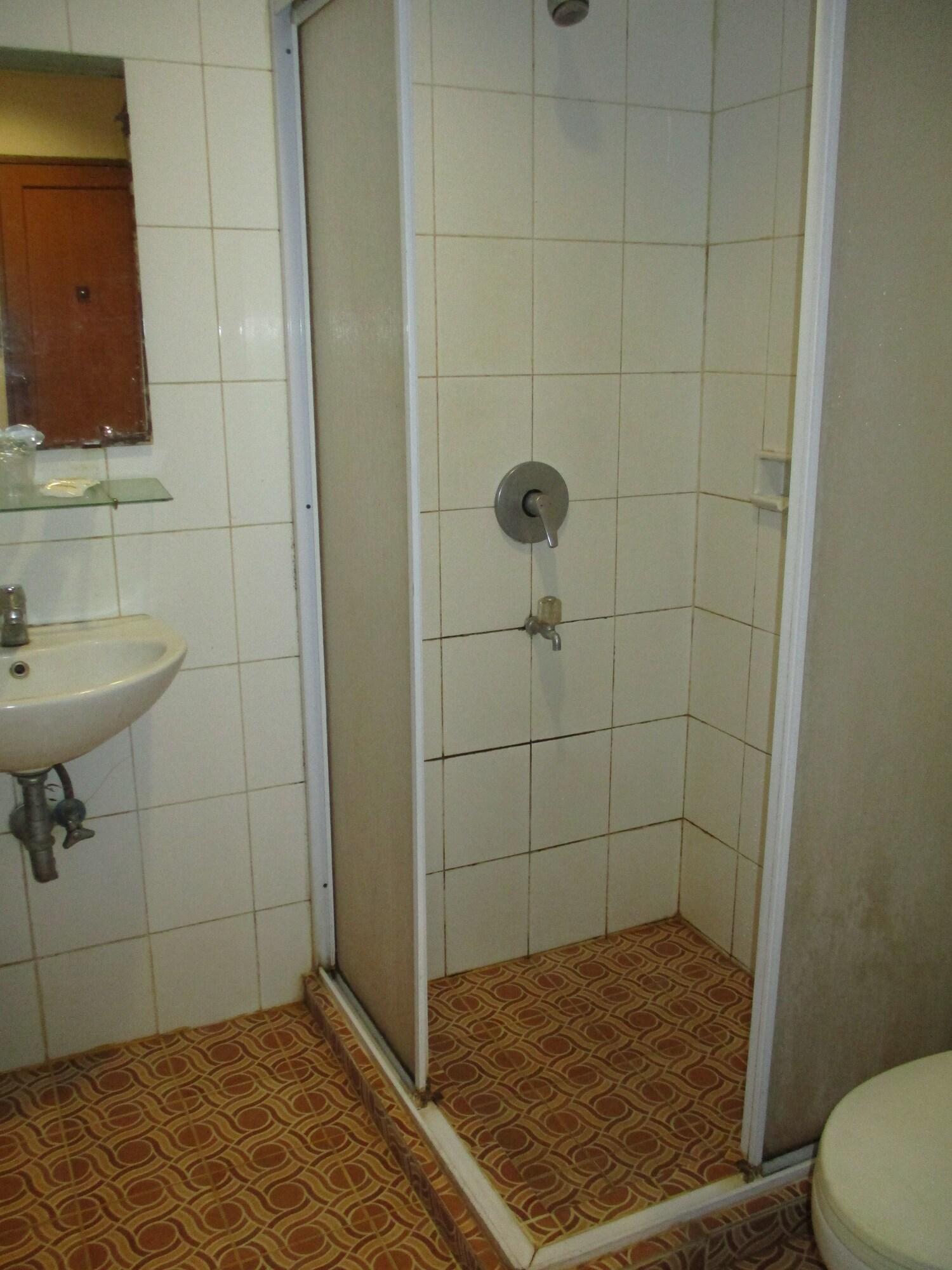 Hotel Caravan Tanah Abang Джакарта Екстериор снимка