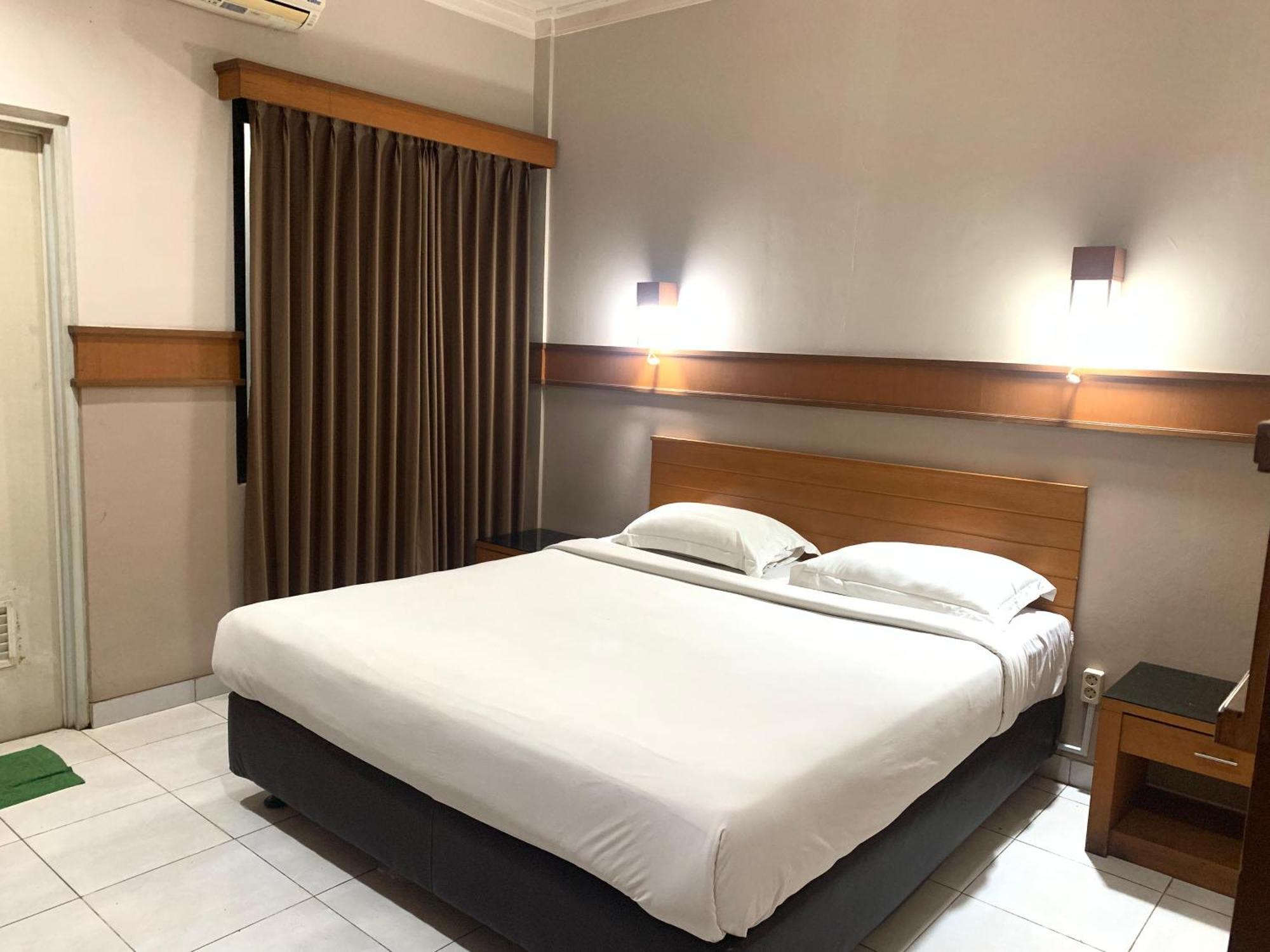 Hotel Caravan Tanah Abang Джакарта Екстериор снимка