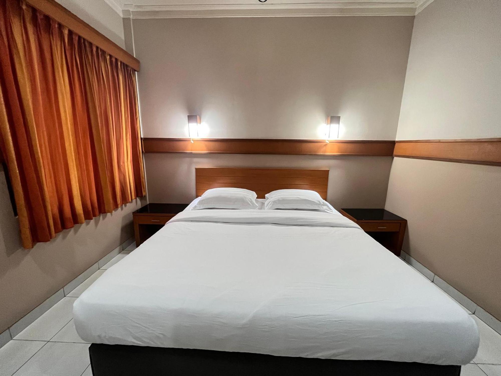 Hotel Caravan Tanah Abang Джакарта Екстериор снимка