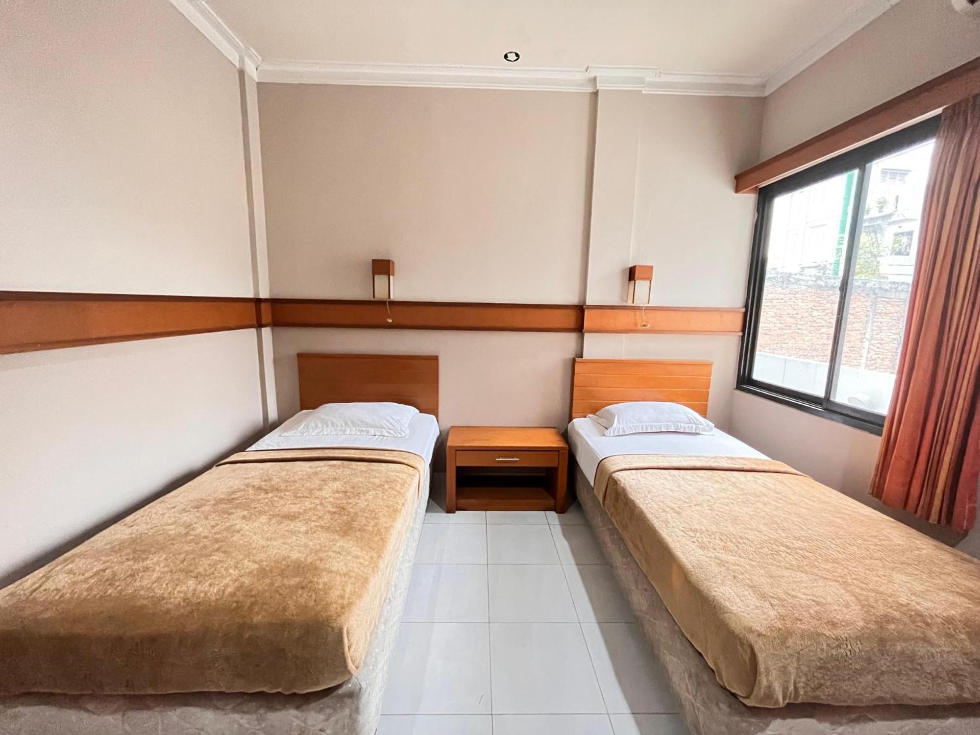 Hotel Caravan Tanah Abang Джакарта Екстериор снимка