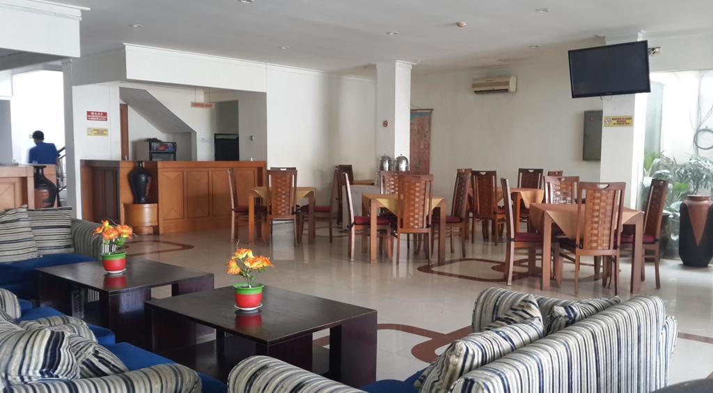 Hotel Caravan Tanah Abang Джакарта Екстериор снимка