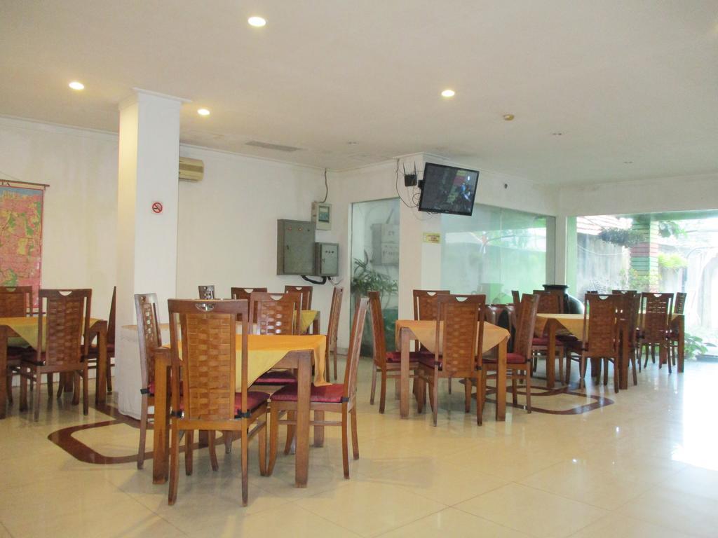 Hotel Caravan Tanah Abang Джакарта Екстериор снимка