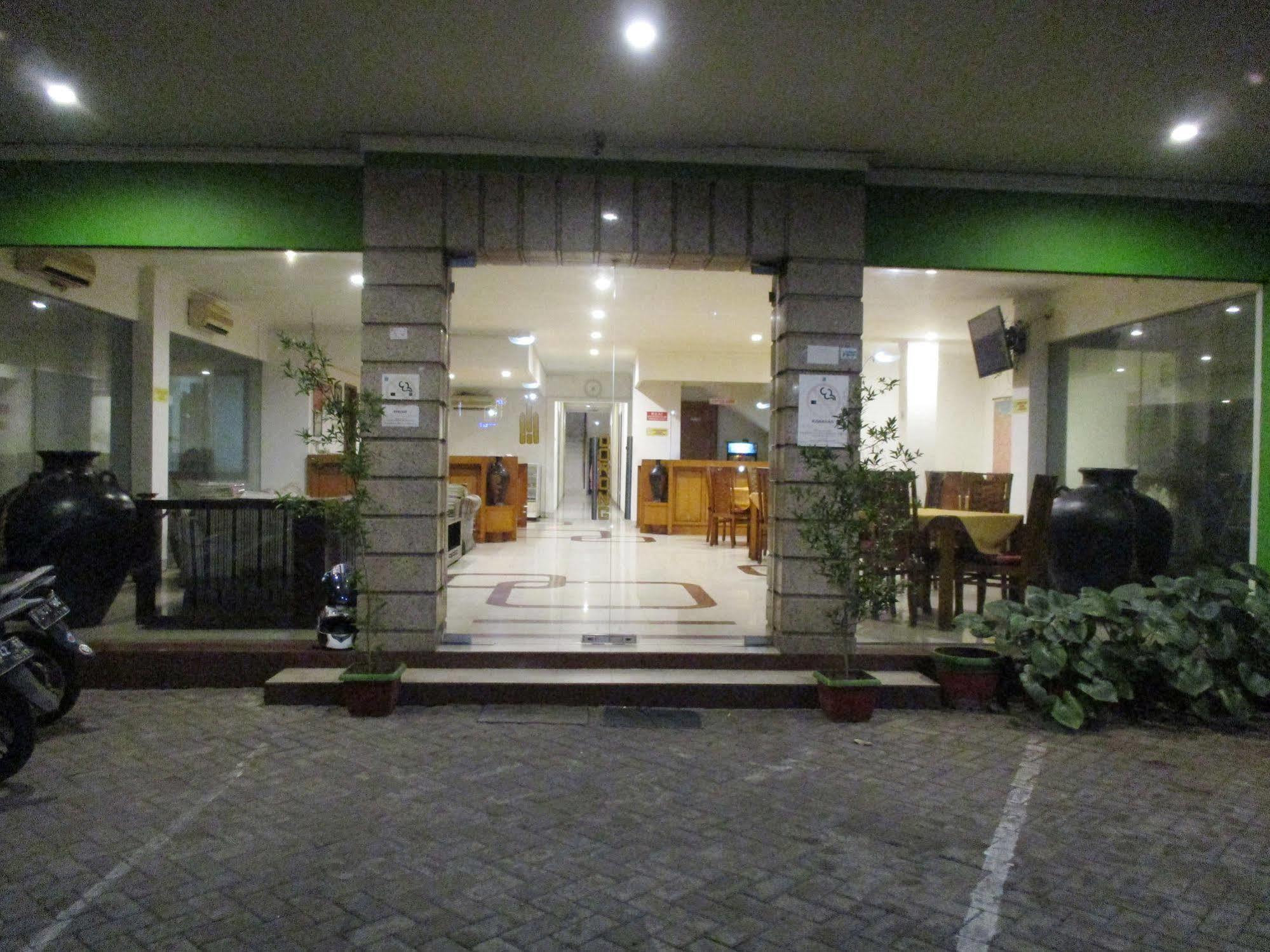 Hotel Caravan Tanah Abang Джакарта Екстериор снимка