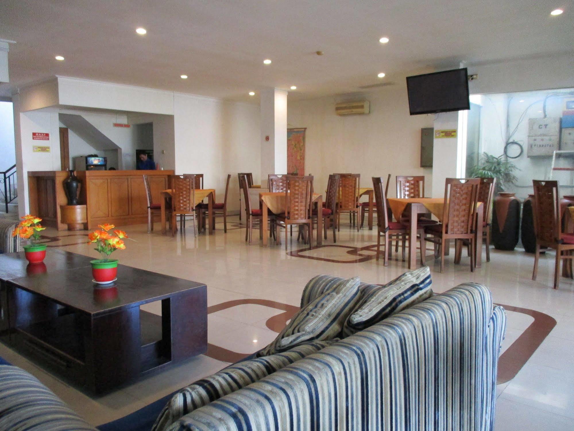 Hotel Caravan Tanah Abang Джакарта Екстериор снимка