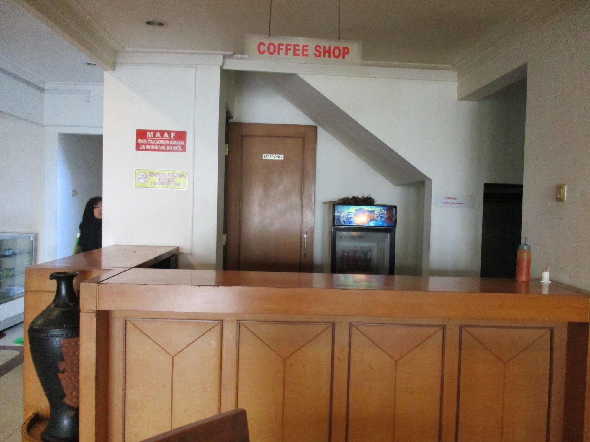 Hotel Caravan Tanah Abang Джакарта Екстериор снимка