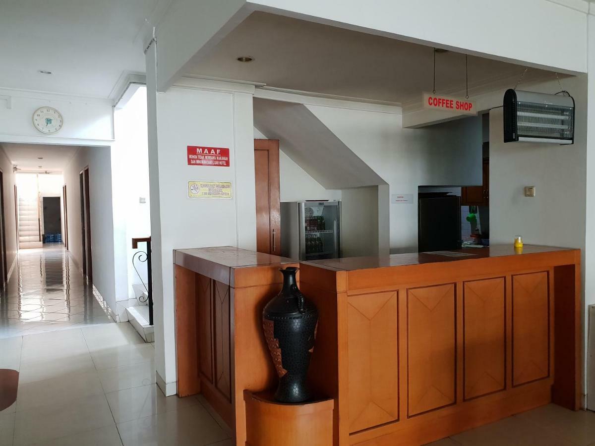 Hotel Caravan Tanah Abang Джакарта Екстериор снимка