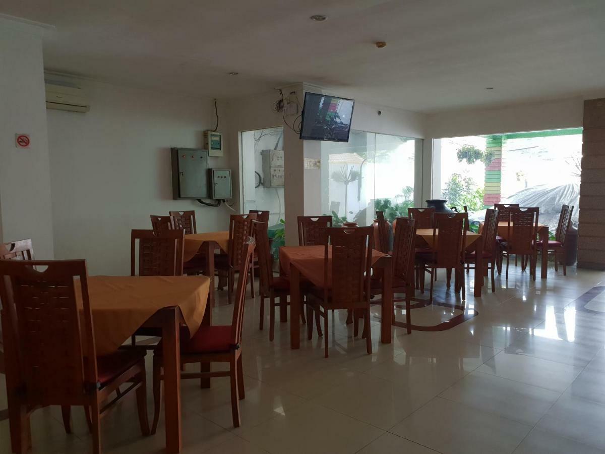 Hotel Caravan Tanah Abang Джакарта Екстериор снимка