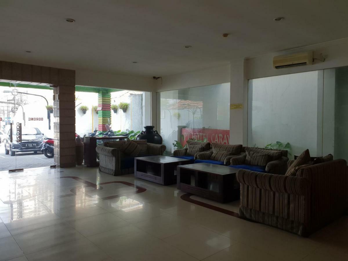 Hotel Caravan Tanah Abang Джакарта Екстериор снимка